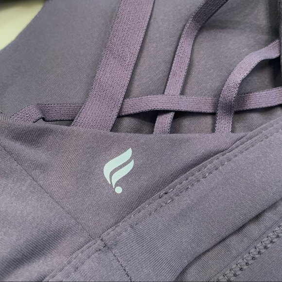 • [Fabletics] Kessler Sports Bra • - Picture 12 of 16